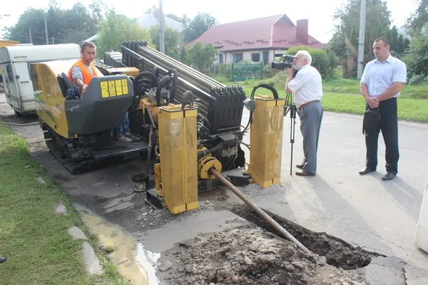 У двох мікрорайонах Луцька будують  каналізаційні мережі (фото)