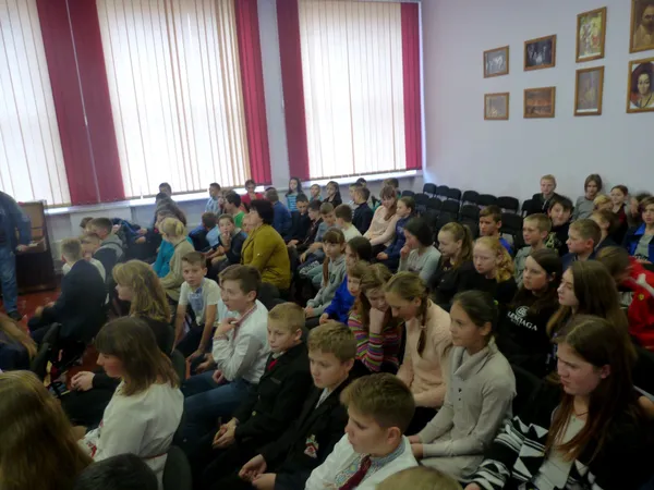 Школярі неподалік Луцька світитимуться вночі (фото)