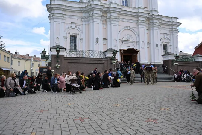 Загинув півтора року тому: у Луцьку попрощались з Героєм Богданом Щербачуком (фото)