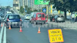 Стукнулись чотири автівки: у Луцьку перед мостом – масштабна ДТП (фото)