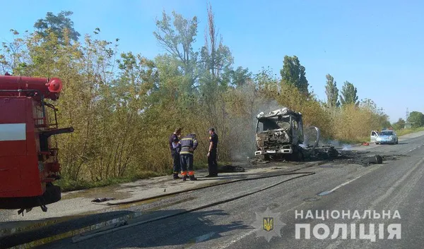 На Полтавщині загорілася вантажівка, якою кермував 19-річний волинянин (фото)