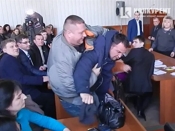 «Пошарпались і поштурхались» на сесії Ковельської міськради