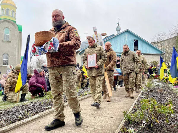Нововолинськ попрощався одночасно з чотирма Героями (фото)