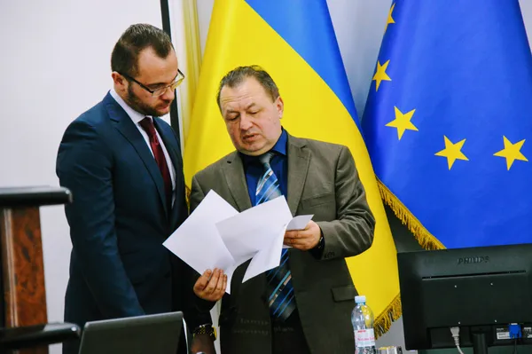 І дав перші настанови