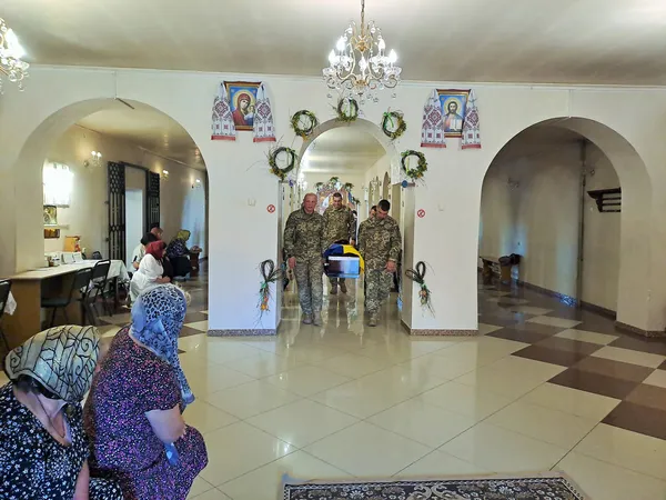 Останніми словами були «пізніше наберу»: Ковель прощався із загиблим воїном Віктором Лєньо (фото)