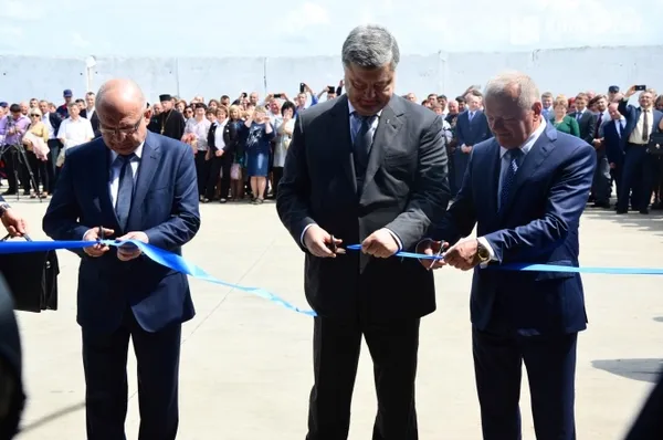 Президент Петро Порошенко у П'ятиднях відкрив насіневий завод, а потім заїхав і до Луцька
