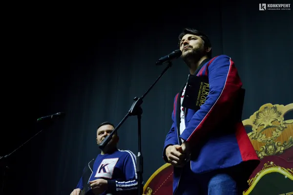 Батл жартами та ангел Притули: у «Промені» двічі виступили «Вар’яти» (фото)