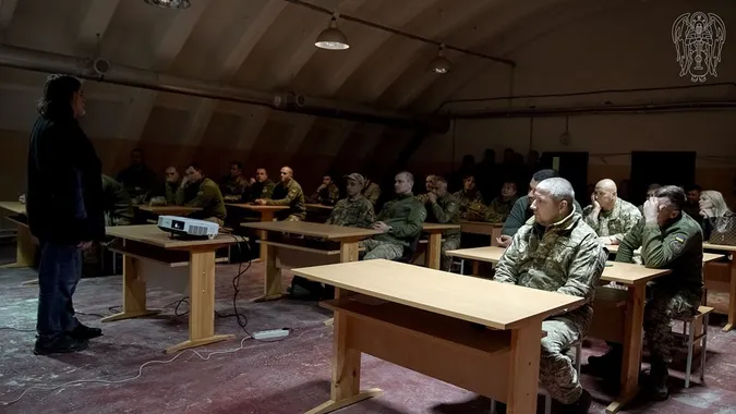 Волинський режисер привіз на передову фільм про Довбуша (фото)