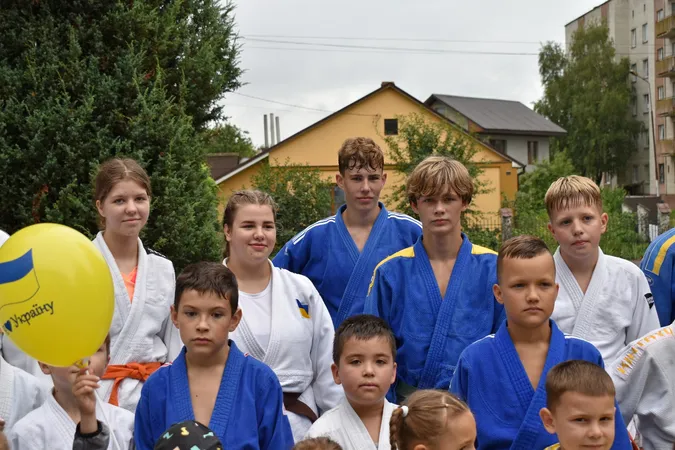 У Луцьку урочисто підняли Олімпійський прапор (фото)