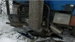 Біля Луцька вантажівка в'їхала у стовп (фото)