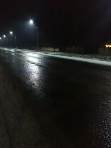 На Волині дороги від снігу очищають, але водіїв просять не їздити без потреби (фото)