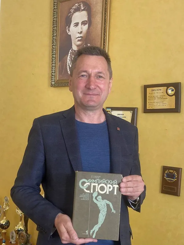 ТОП-5 книг, які радить прочитати ректор СНУ Анатолій Цьось (фото)