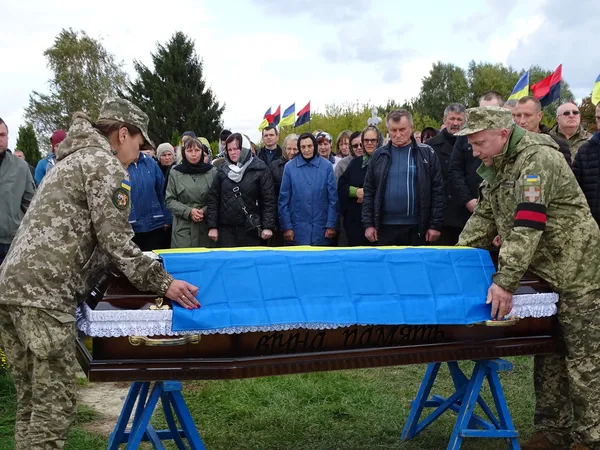 Вважався зниклим безвісти: на Волині попрощалися з воїном Михайлом Ткачуком (фото)