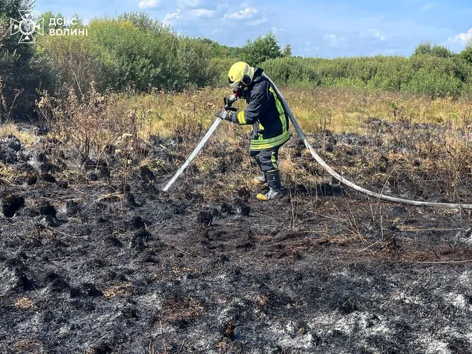 На Ковельщині горить торфовище: пожежу помітили під час аеророзвідки (фото)