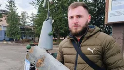 Гільзи – з передової: в центрі міста на Волині встановили ялинку з артснарядів (відео)