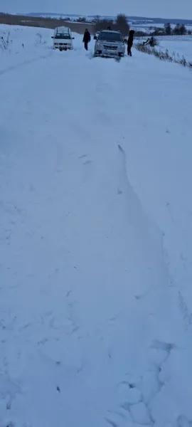 На Волині автомобілі потрапили до снігової пастки (відео)