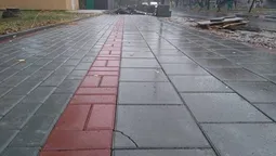 Нова бруківка на тротуарах  Луцька кришиться під ногами (фото)