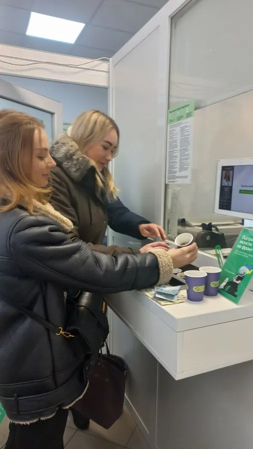 У Луцькому ЦНАПі монетами зібрали понад півтори тисячі гривень для ЗСУ (фото)