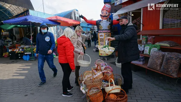 Яйця, олія і свинина: огляд актуальних цін на «варшавському» ринку (фото)