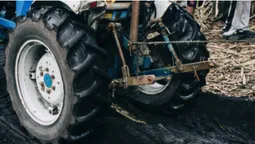 На Волині жінка під час роботи на фермі потрапила під трактор (відео)