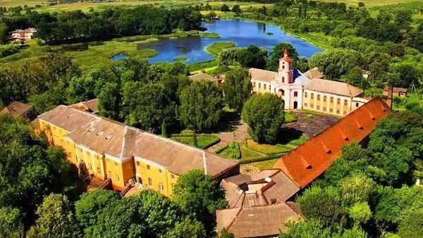 Куди поїхати біля Луцька восени: найкращі місця для осінніх пригод