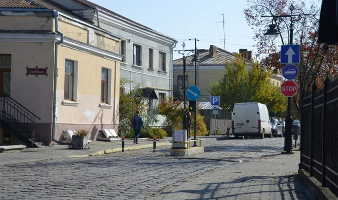Чому в Старому Луцьку система паркування діє наполовину