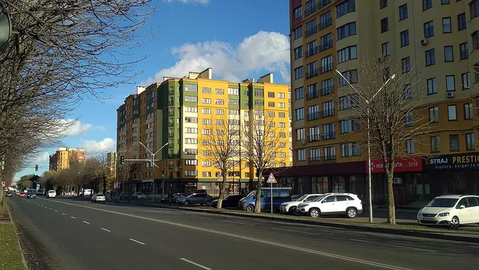Дорогу на Набережній у Луцьку пропонують звузити (відео)