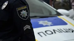 У Ковелі чоловік кидався на патрульних із сокирою та лопатою (відео)