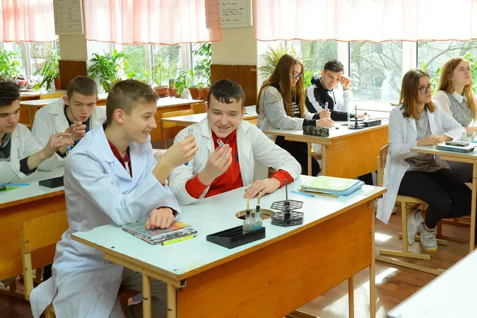 Кабмін ухвалив стандарт базової середньої освіти: що має вміти учень