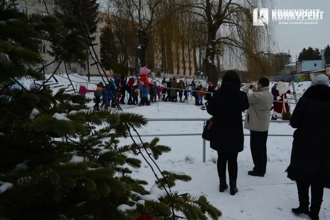 Бізнесмен подарував маленьким лучанам різдвяну казку