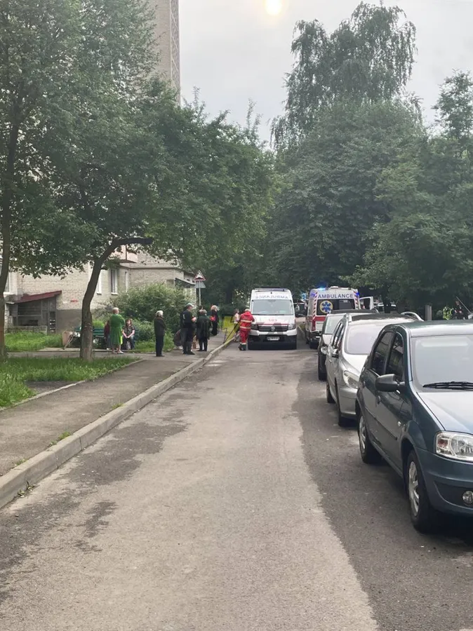 У Луцьку дівчина випала з дев'ятиповерхівки (оновлено)