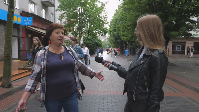 Як лучани ставляться до українців, які розмовляють російською мовою: опитування (відео)