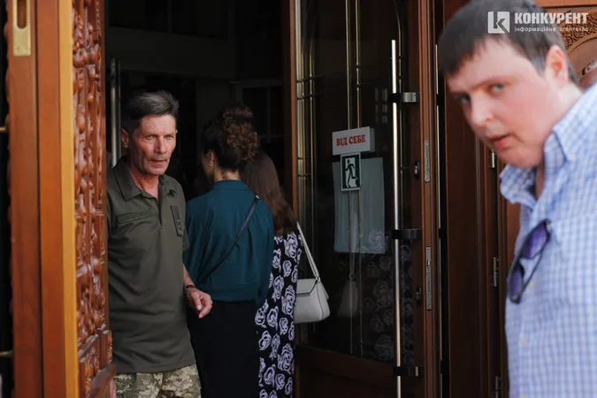 Віддали життя за нас: Луцьк на колінах попрощався з двома захисниками (фото, відео)