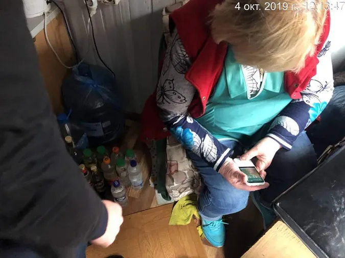 Поруч із хот-догами продавала сурогат: у Луцьку «взяли» підприємливу жінку (фото)