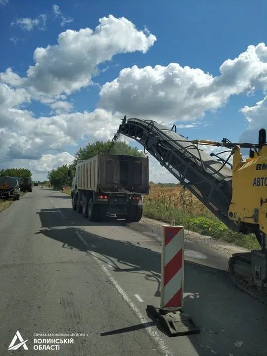 На об’їзді Володимира ремонтують дорогу: рух обмежений (фото)