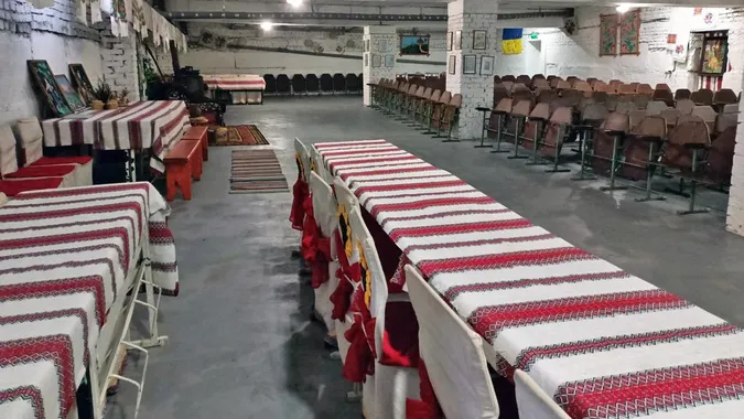 З вишитими рушниками: на Волині облаштували укриття в етностилі (фото)