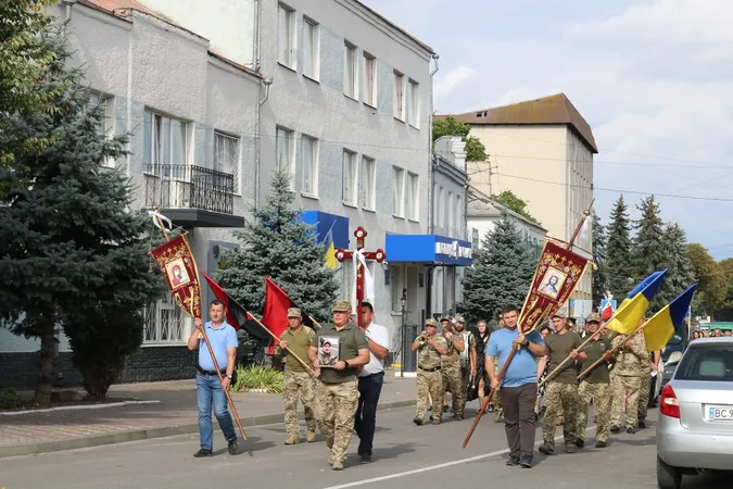 Прапор вручили синові: на Волині попрощалися із Героєм Сергієм Кацавальським (фото)