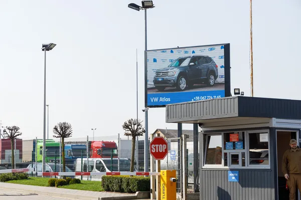 «Дешевше, ніж чашка кави»: West Auto Hub пропонує найкращі умови для продажу автівок*