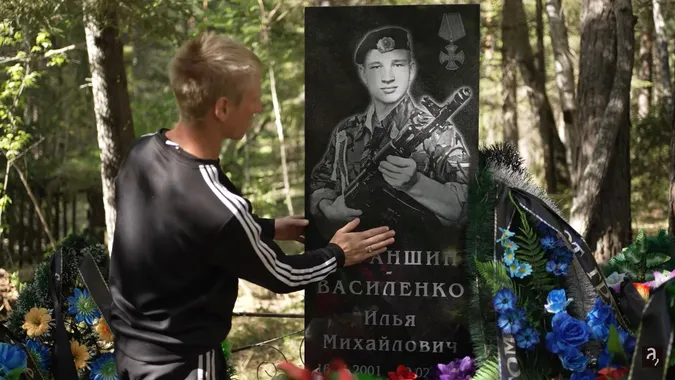 Російський окупант відправив додому крадений холодильник і здох за безплатно