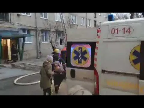 У Луцьку – пожежа в багатоповерхівці: є постраждалі (фото, відео)