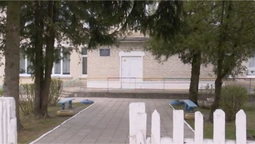 Діти – у плісняві, а двір розвалюється: на Волині батьки б'ють на сполох через дитсадок (відео)