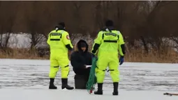 У Луцьку до рибалок на Стиру прийшли водолази (фото)