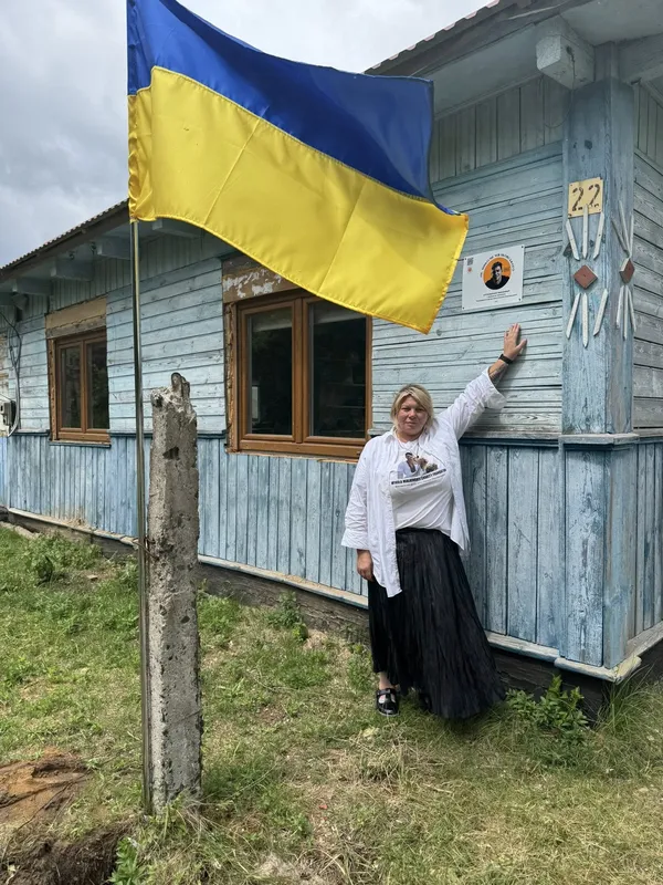 У пам'ять про сина: відома луцька художниця перетворила стару хату на артрезиденцію