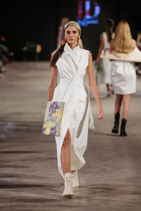 Луцька дизайнерка презентувала на Lviv Fashion Week свої сукні й хустки (фото)