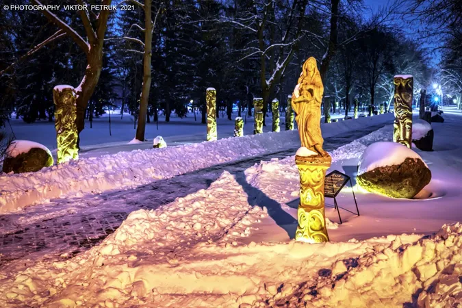 Кольори зимової ночі на світлинах луцького фотографа