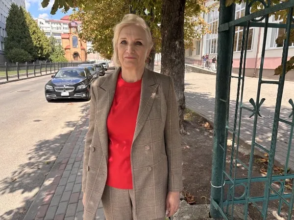 Пожовкли ще після цвітіння: чому в Луцьку масово всихають каштани (фото)