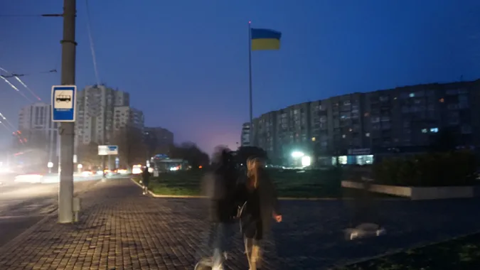 Черги на заправках та переповнені маршрутки: як виглядає Луцьк без світла (фото)
