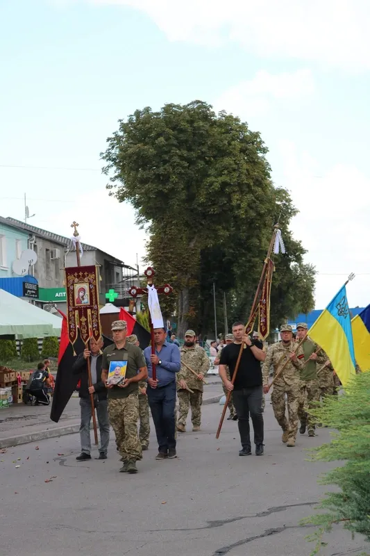 На Волині провели в останню земну дорогу захисника Миколу Собчука (фото)