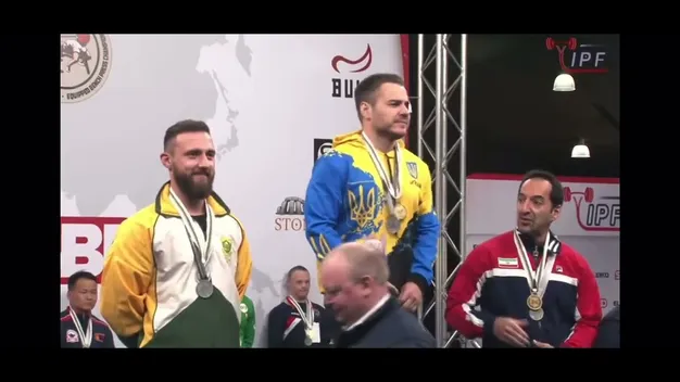Український пауерліфтер відмовився тиснути руку іранцю (відео)