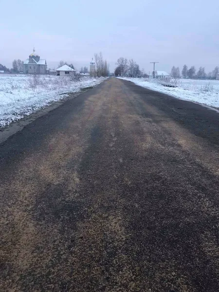 65 механізмів і стільки ж працівників: як на дорогах Волині боролися зі снігом (фото)